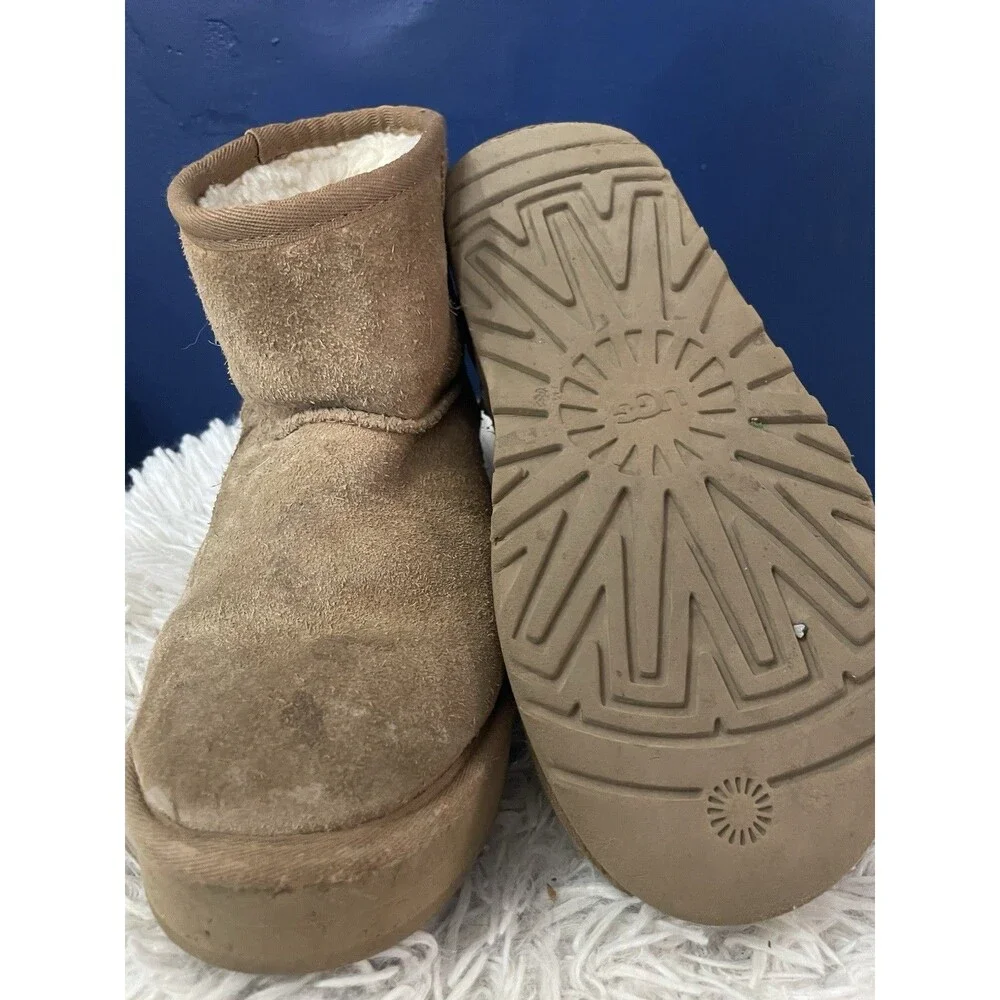 UGG YOUTH /BIG KID CLASSIC MINI PLATFORM CHESTNUT BOOT US Size 2